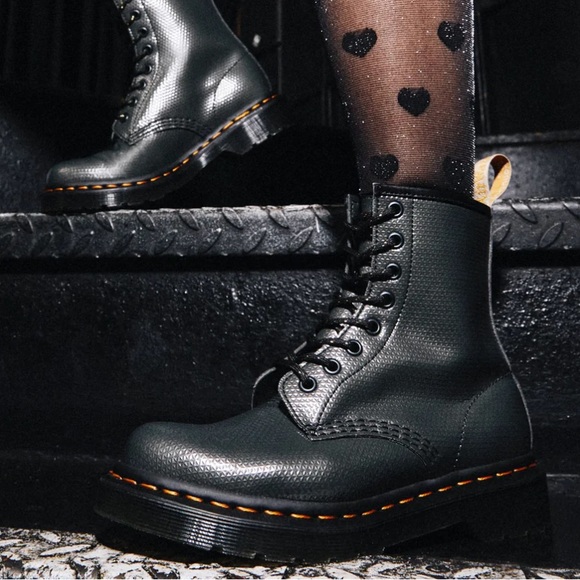 Dr. Martens Shoes - DR MARTENS
WOMENS DR MARTENS 1460 VEGAN ALUMIX HEX BOOT